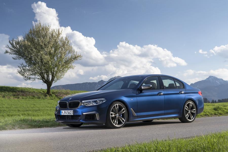  BMW M550i xDrive Sedan 2017 года  (WW) (фото 37 из 48)